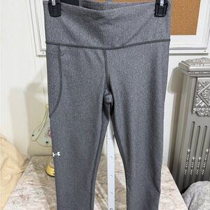 NWT! Under Armour Compression Capri Leggings Size Medium Gray